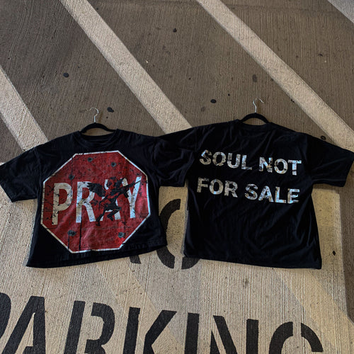 "PRAY" CROPPED TEE